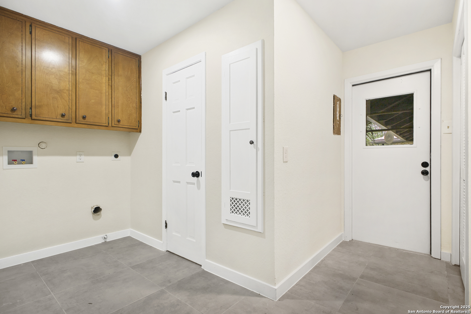 714 Moorside