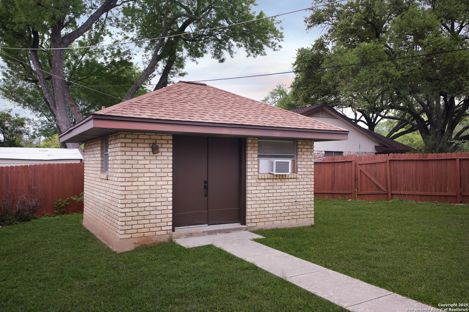 714 Moorside