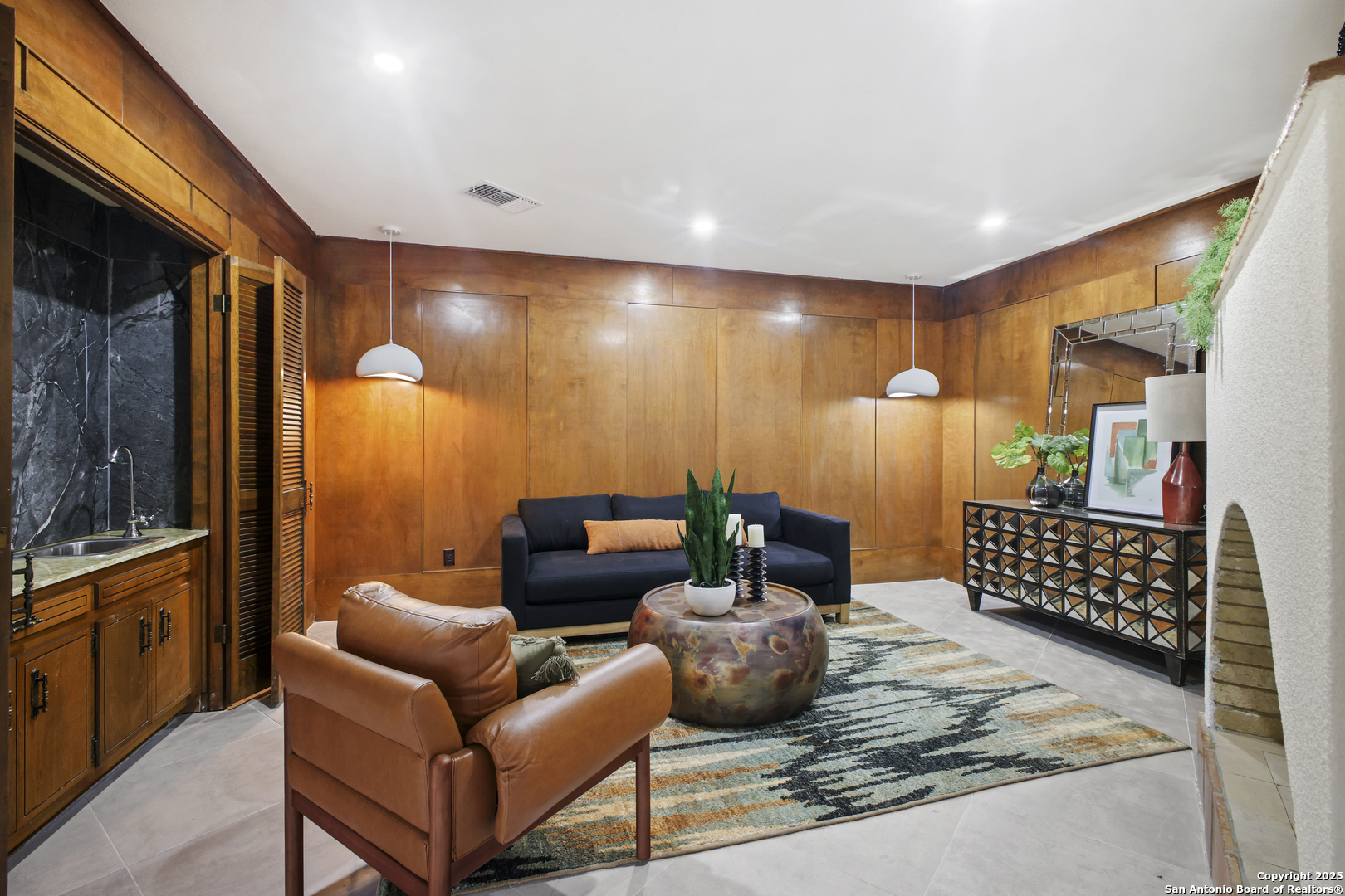 714 Moorside