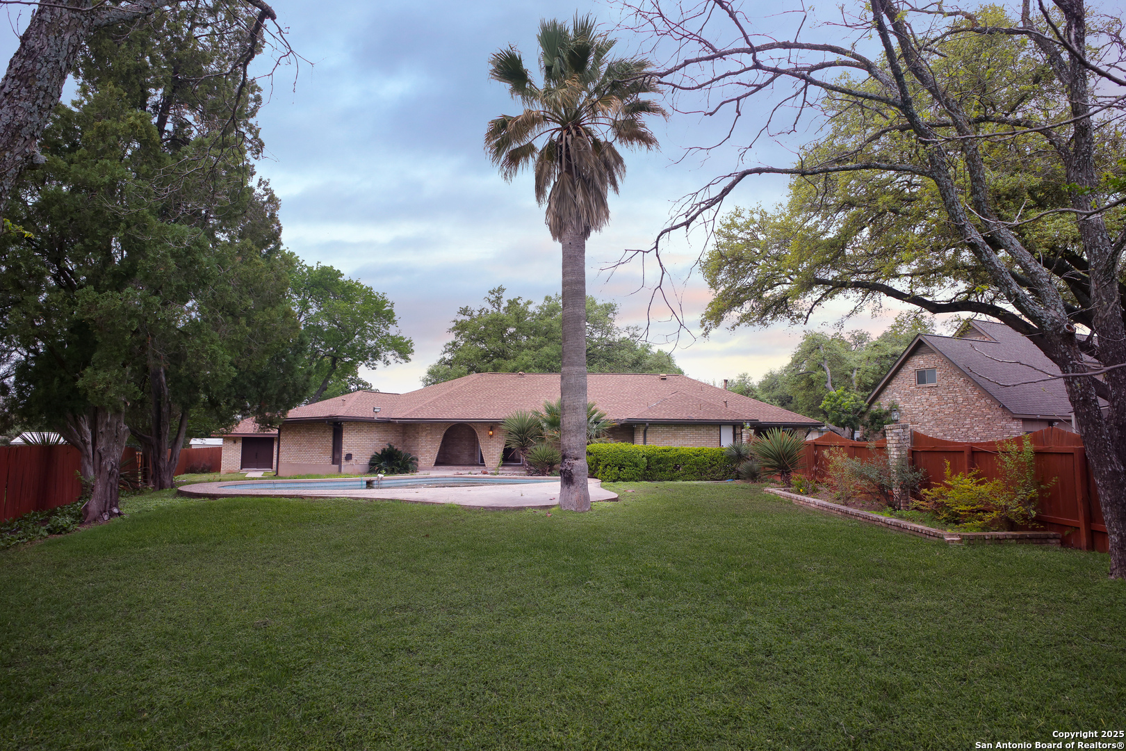 714 Moorside
