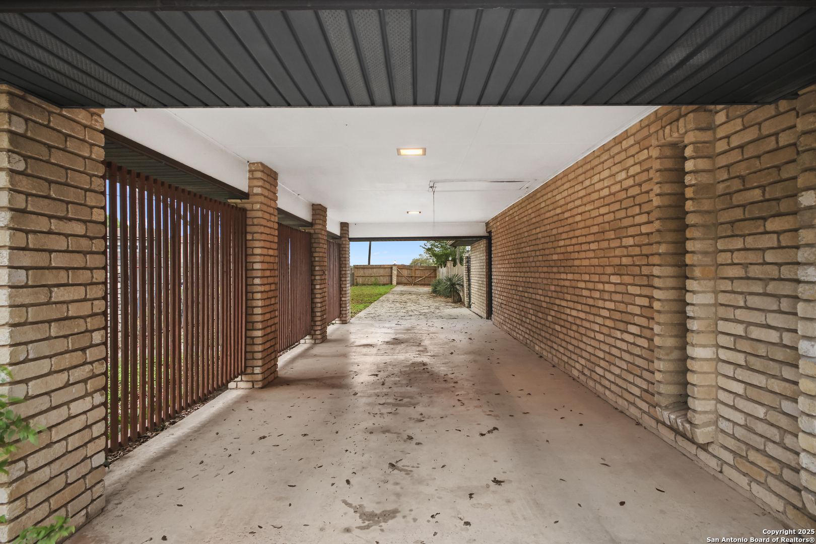 714 Moorside