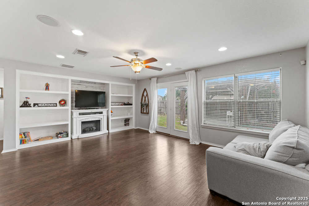 1453 Jordan Crossings