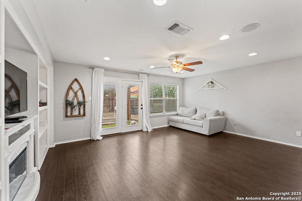 1453 Jordan Crossings