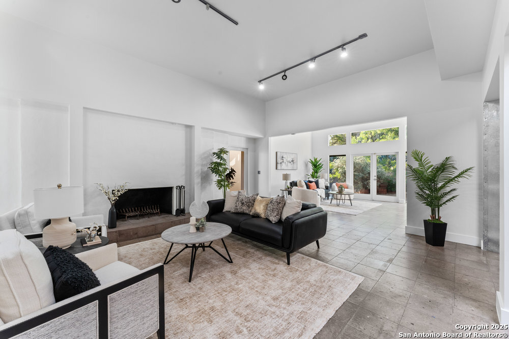 2703 MARLBOROUGH DR