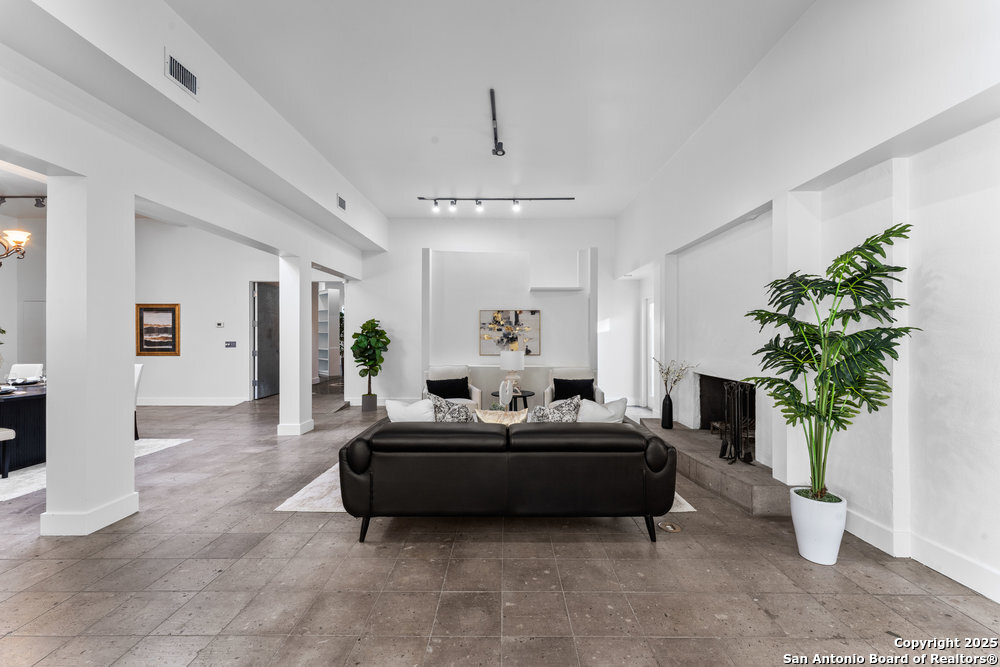 2703 MARLBOROUGH DR