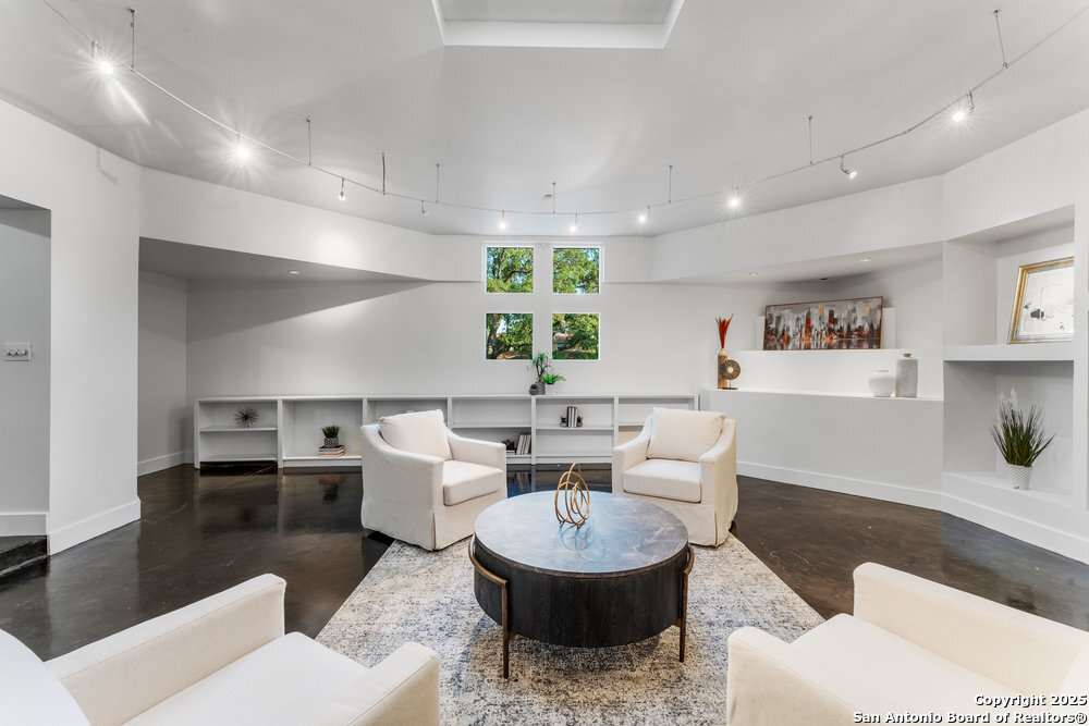 2703 MARLBOROUGH DR