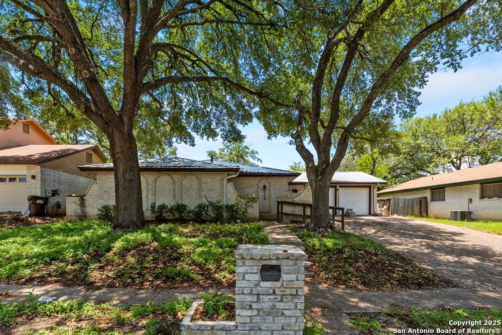 6006 Forest Ledge
