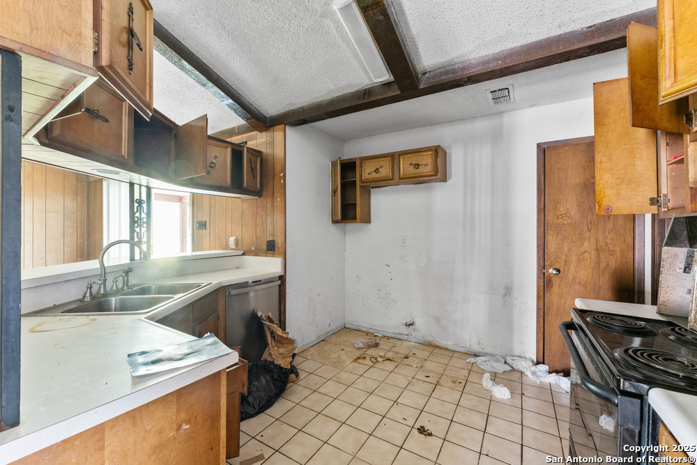 6006 Forest Ledge