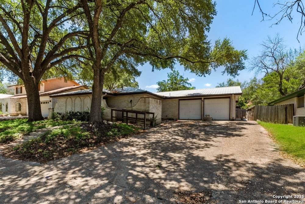 6006 Forest Ledge