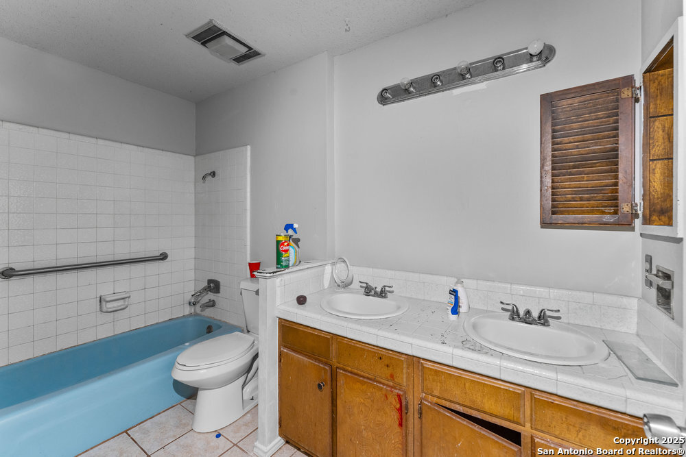 6006 Forest Ledge