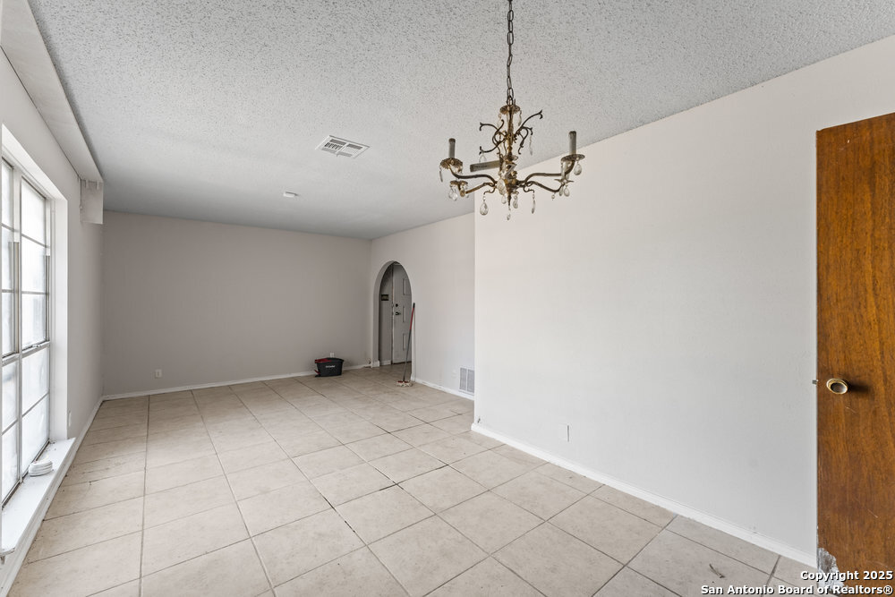 6006 Forest Ledge
