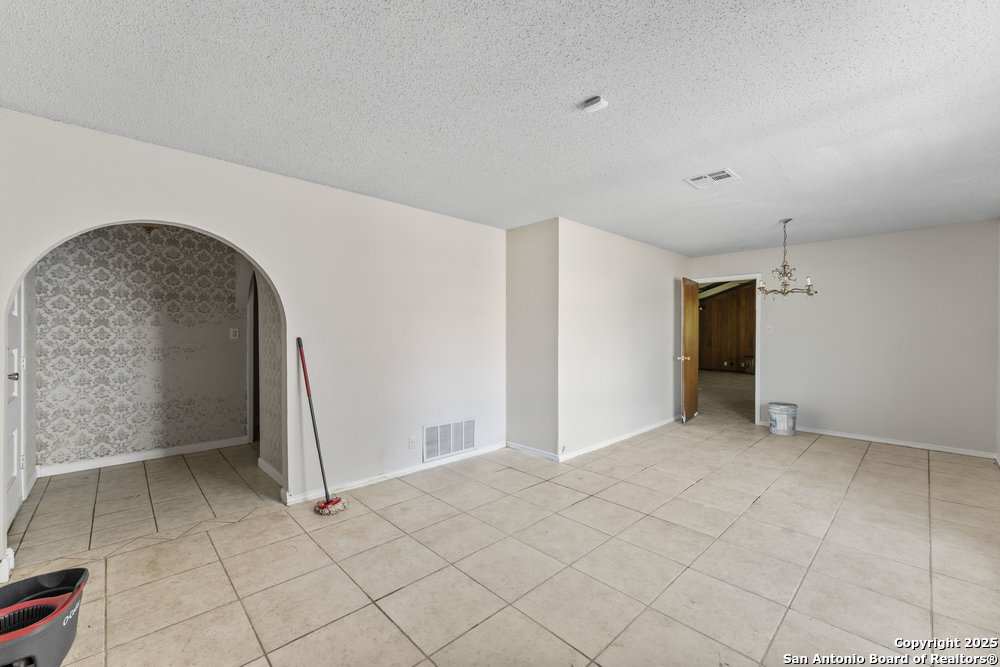 6006 Forest Ledge