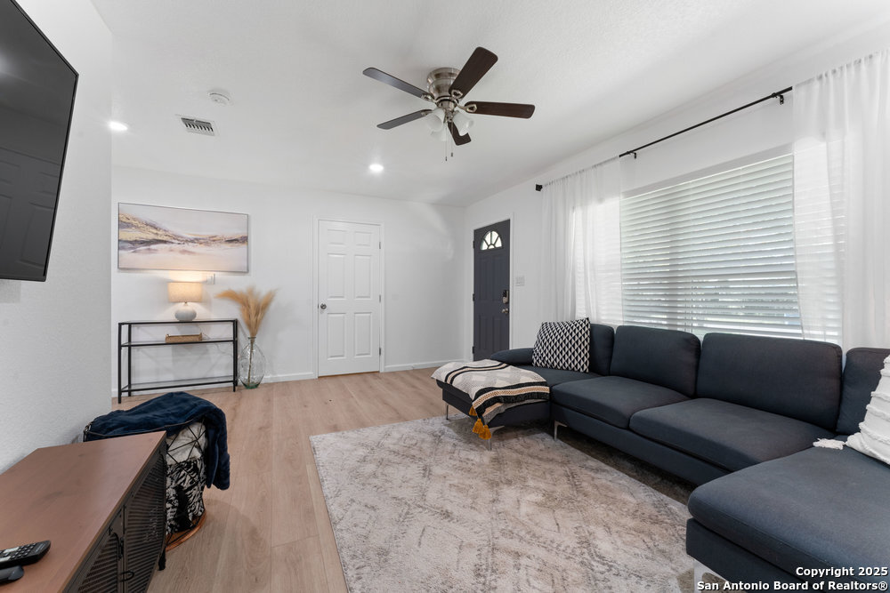 338 TOMROB DR