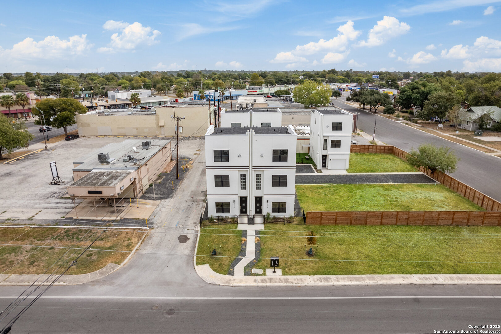 3214 N Elmendorf 102