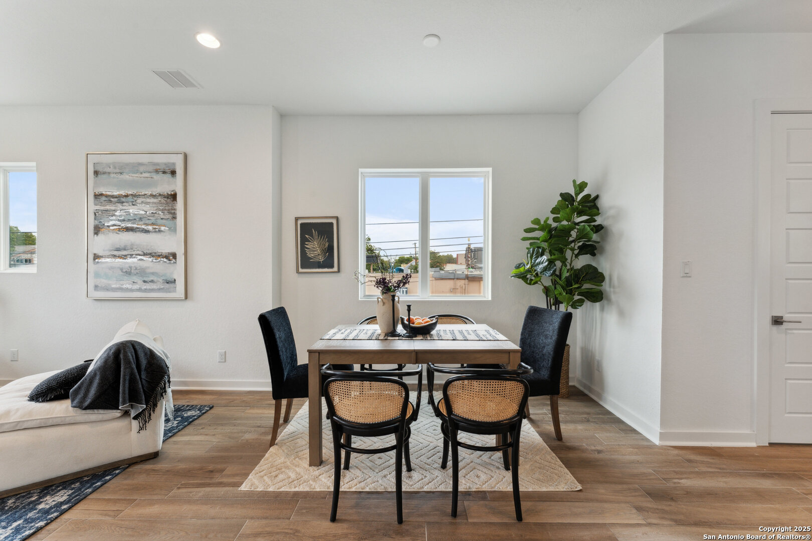 3214 N Elmendorf 102