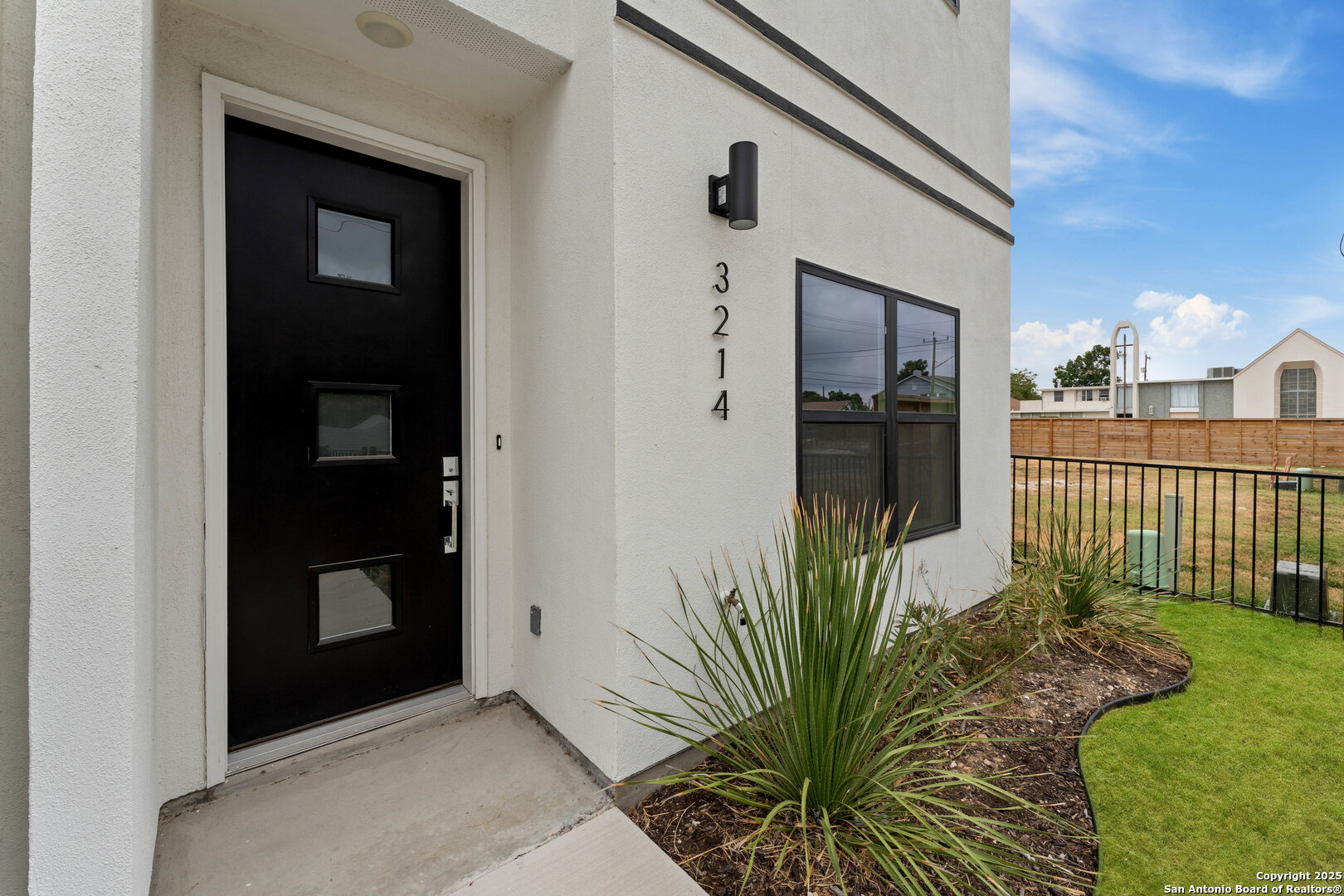 3214 N Elmendorf 102