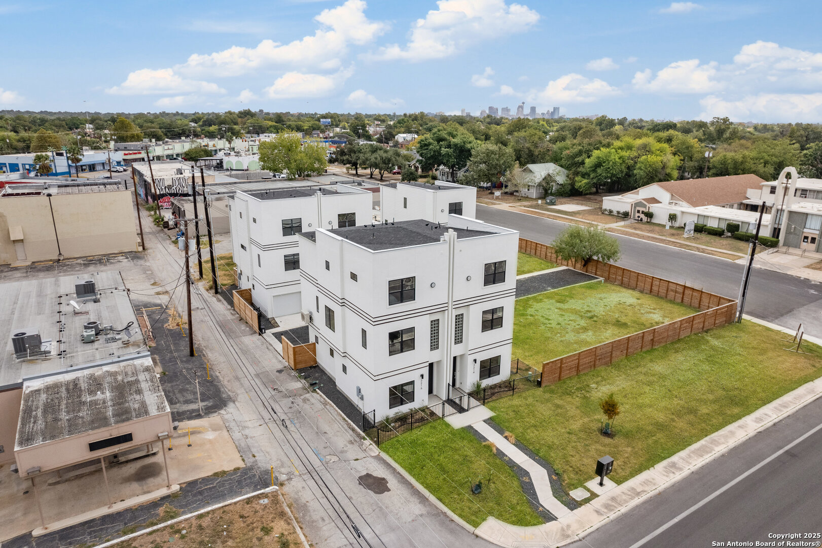 3214 N Elmendorf 102