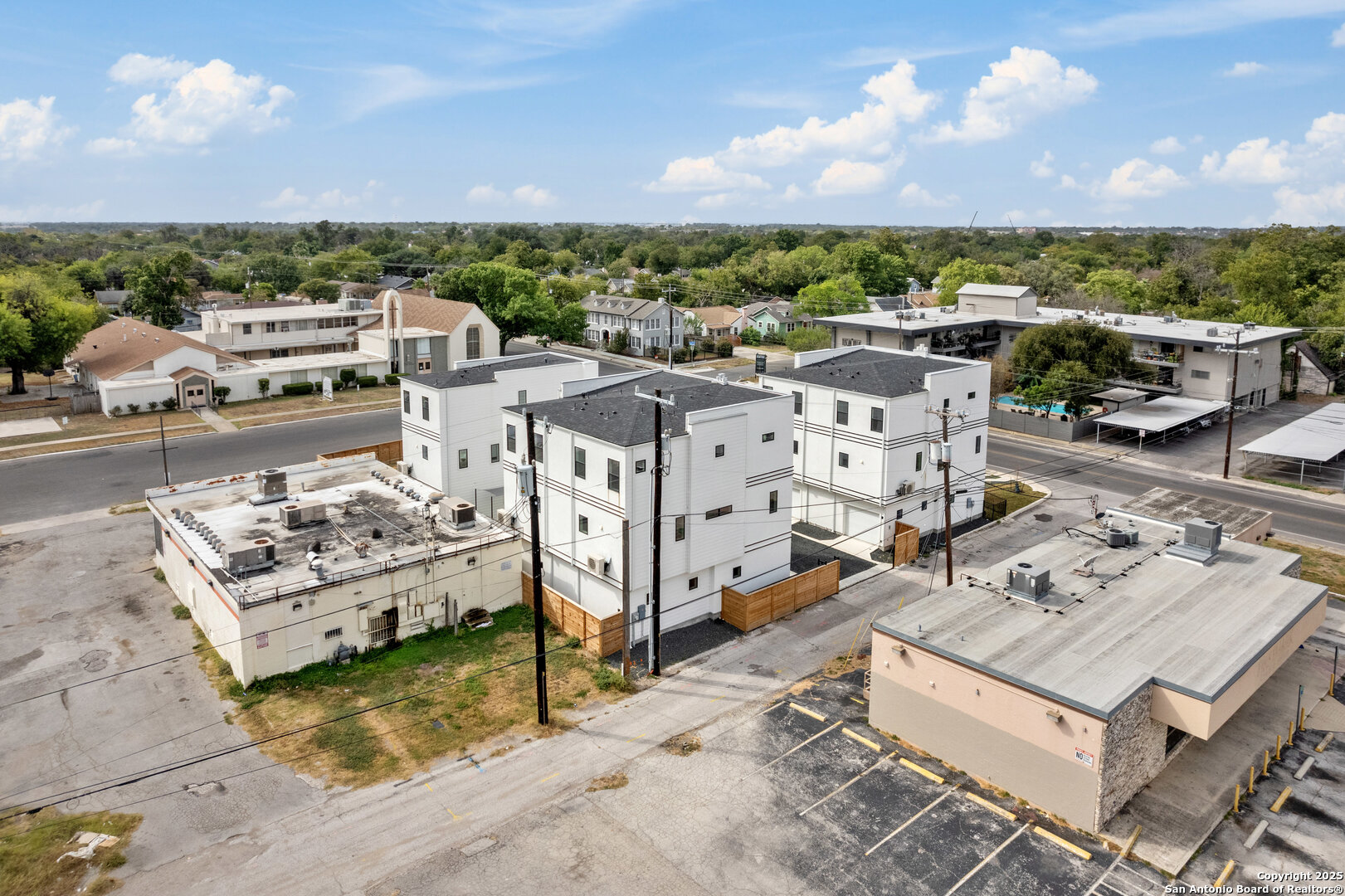 3214 N Elmendorf 102