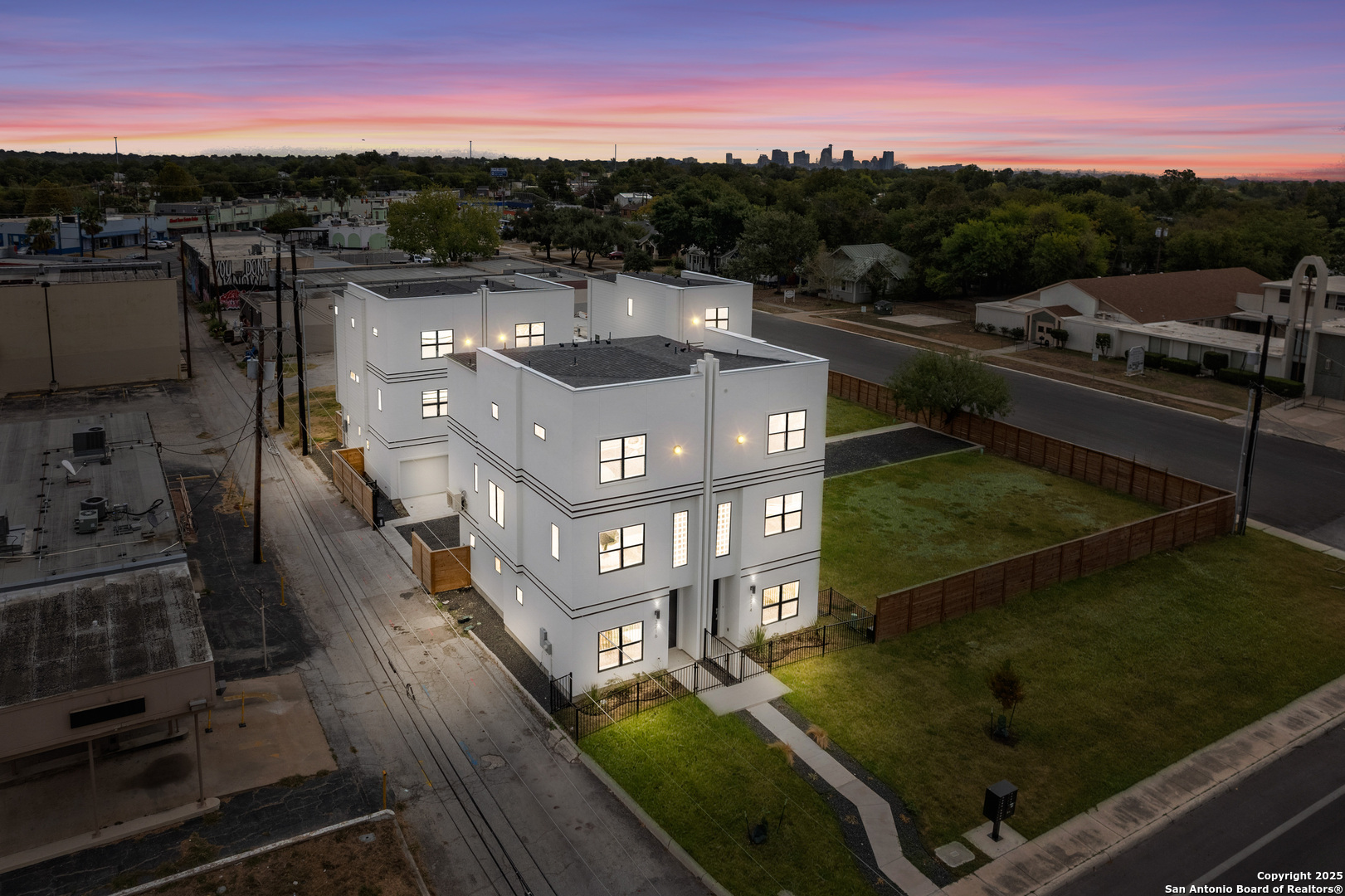 1735 W Gramercy UNIT