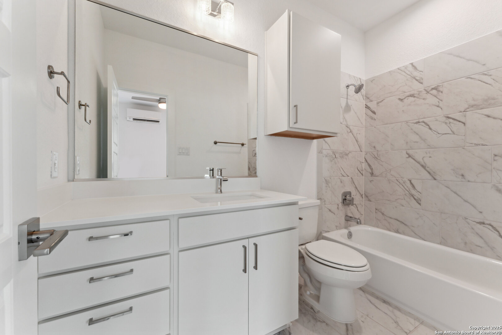 1735 W Gramercy UNIT