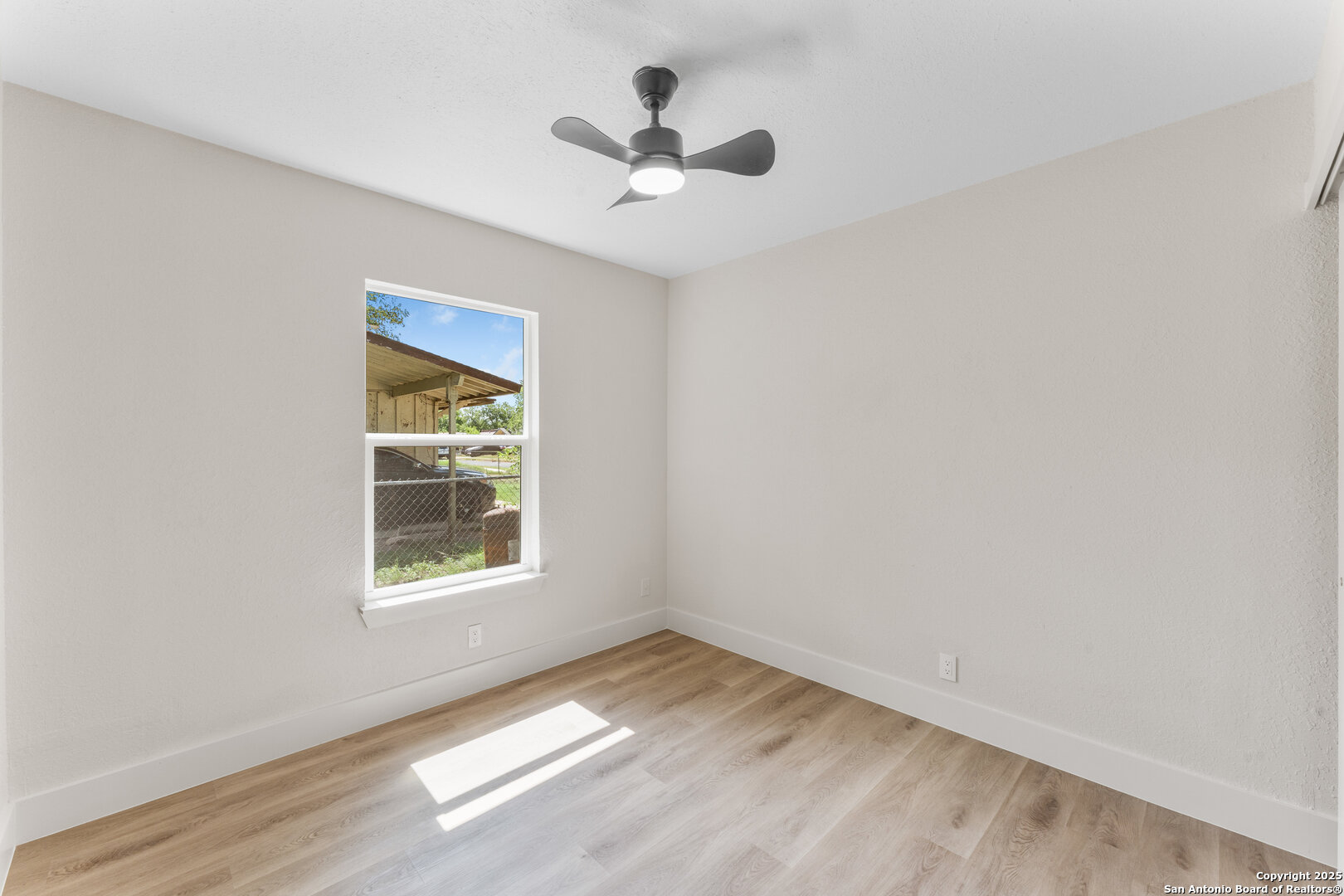 4119 Tamarak Dr