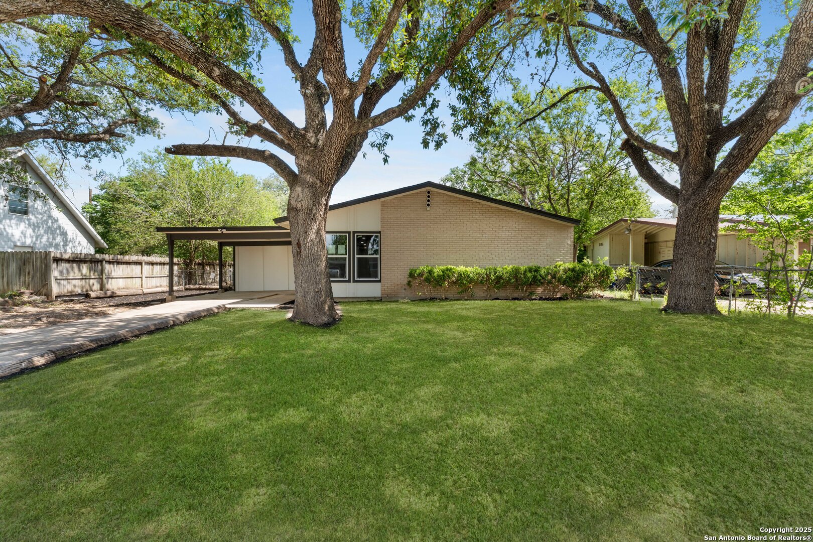 4119 Tamarak Dr