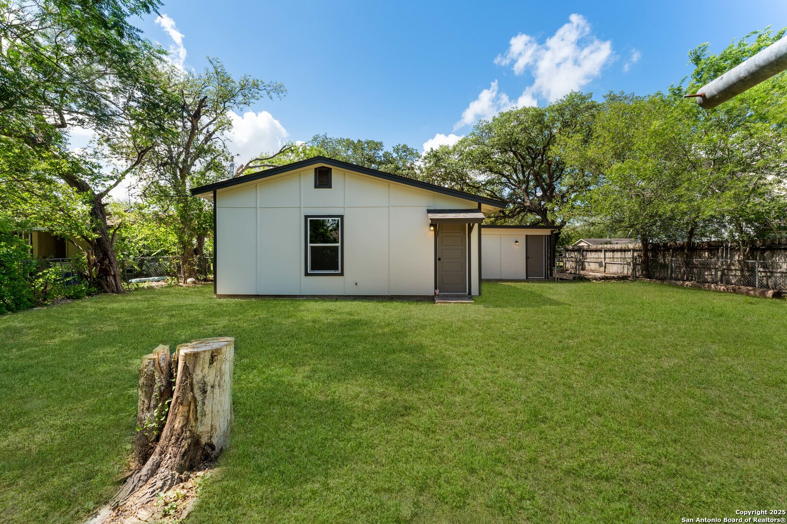 4119 Tamarak Dr