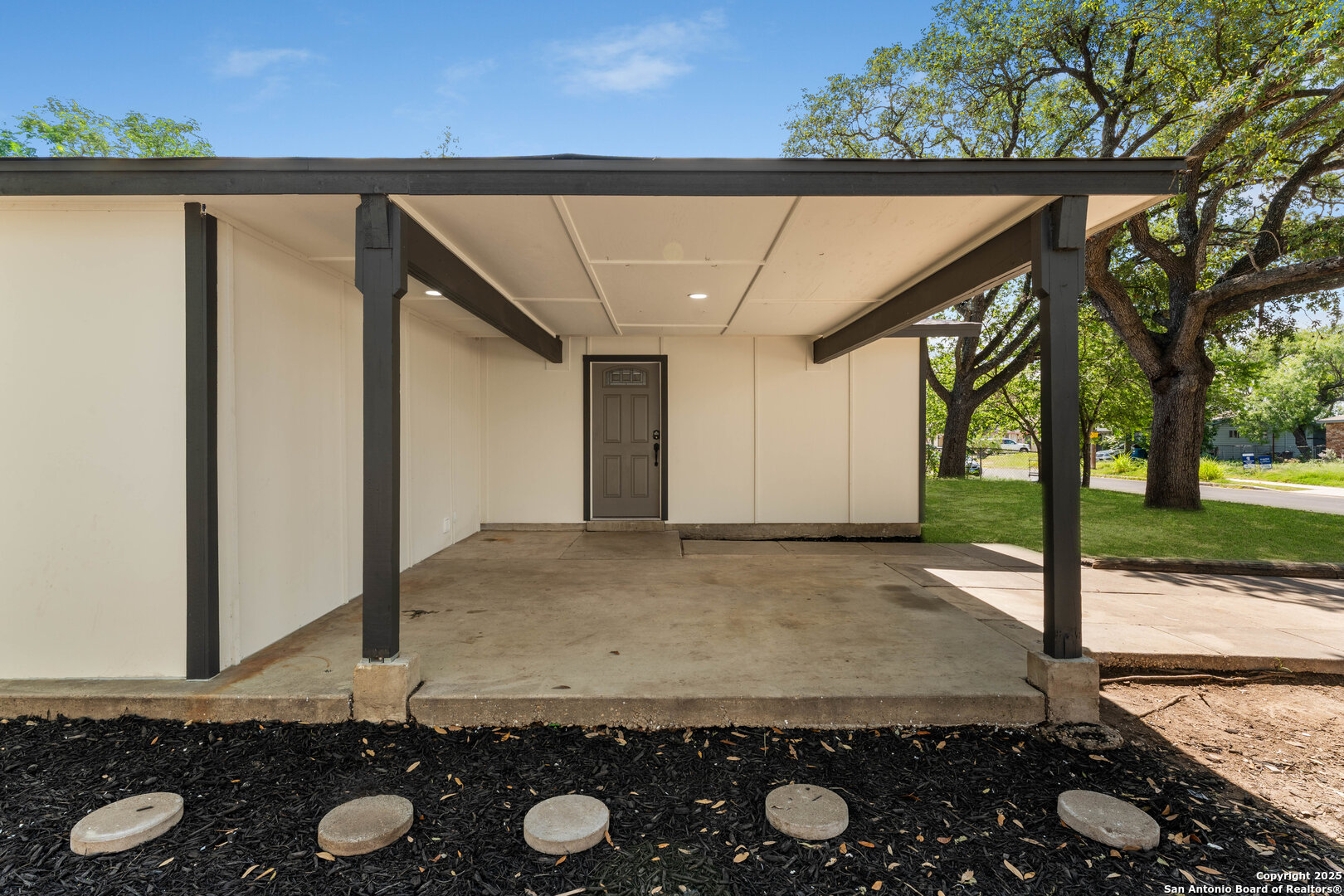 4119 Tamarak Dr