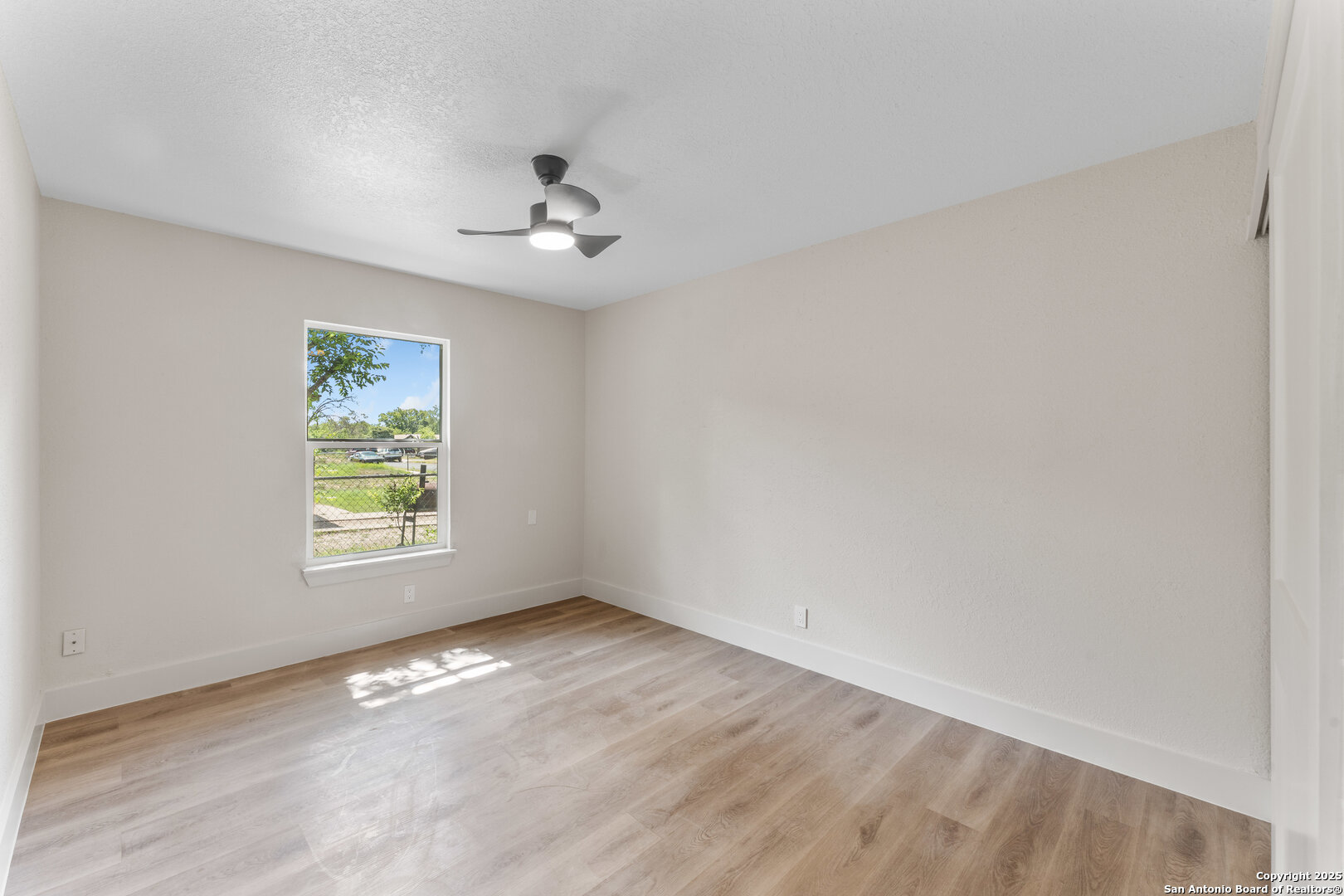 4119 Tamarak Dr