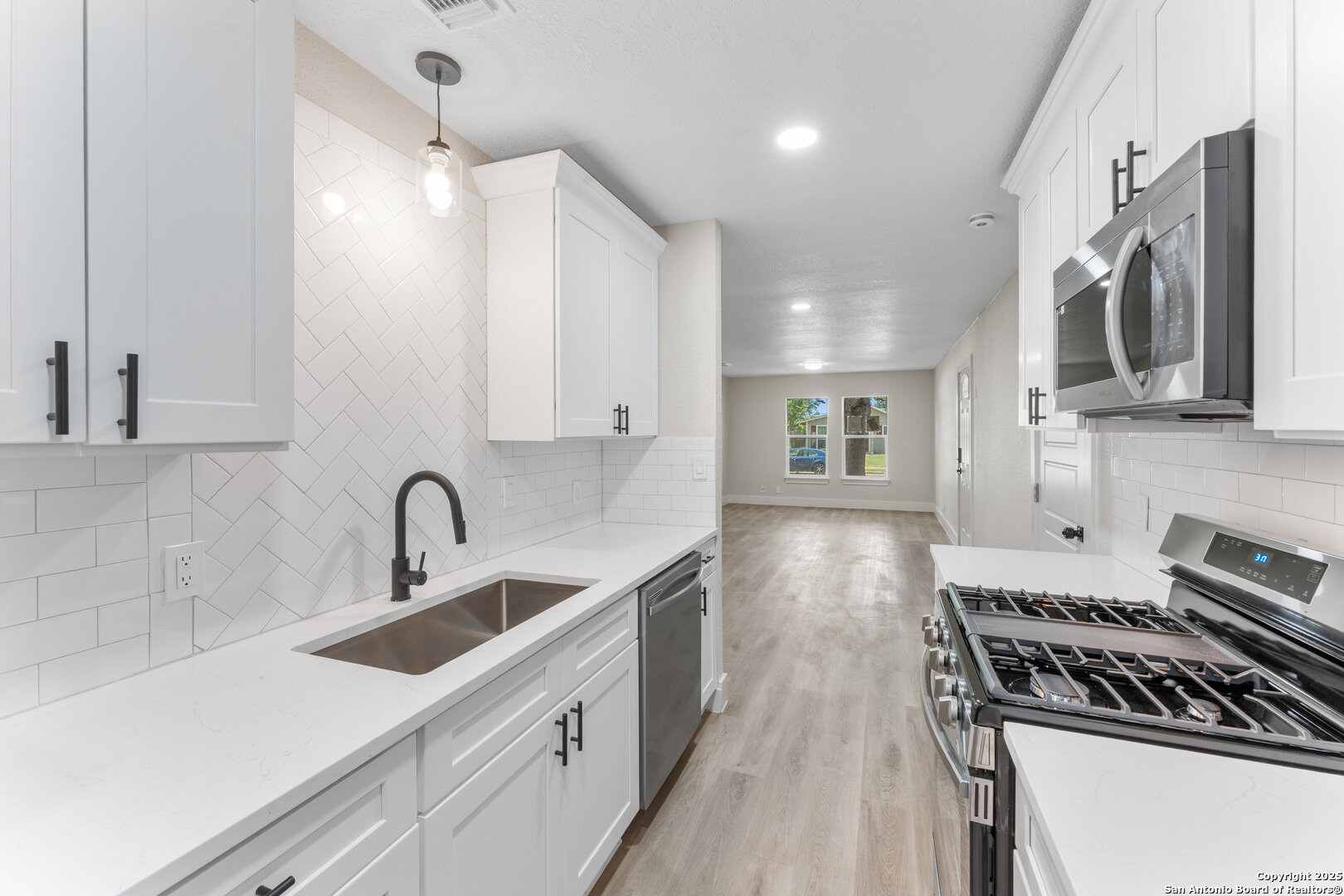 4119 Tamarak Dr