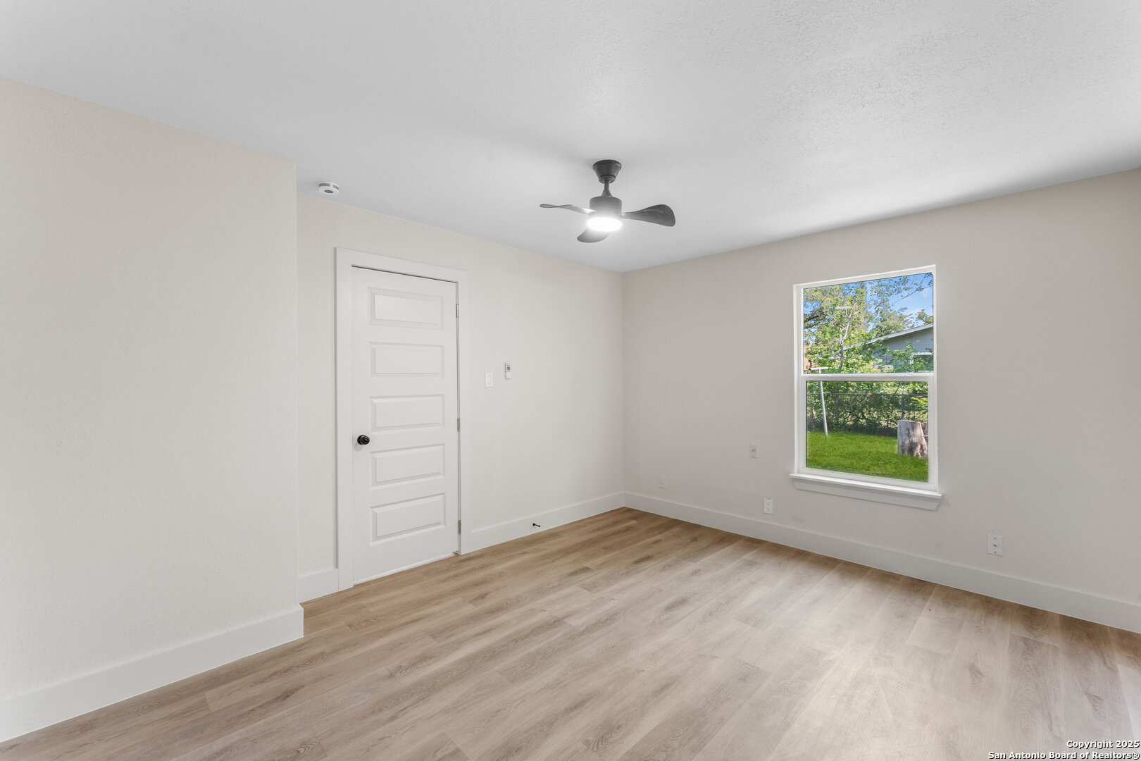 4119 Tamarak Dr