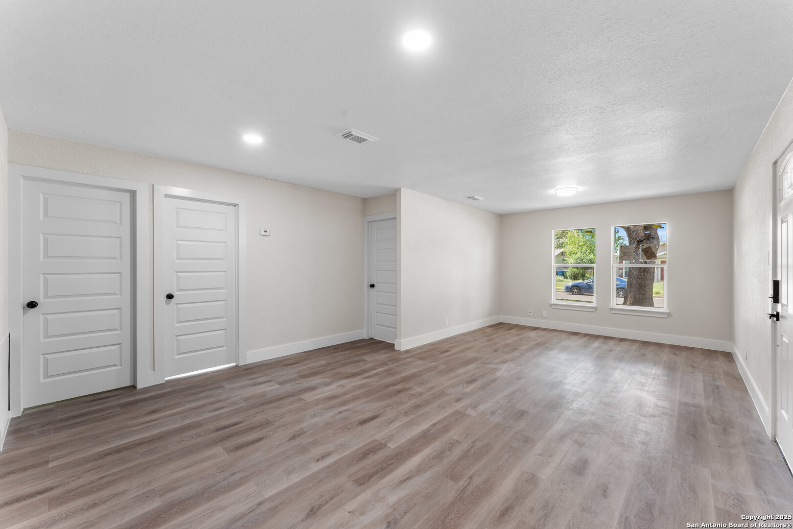 4119 Tamarak Dr