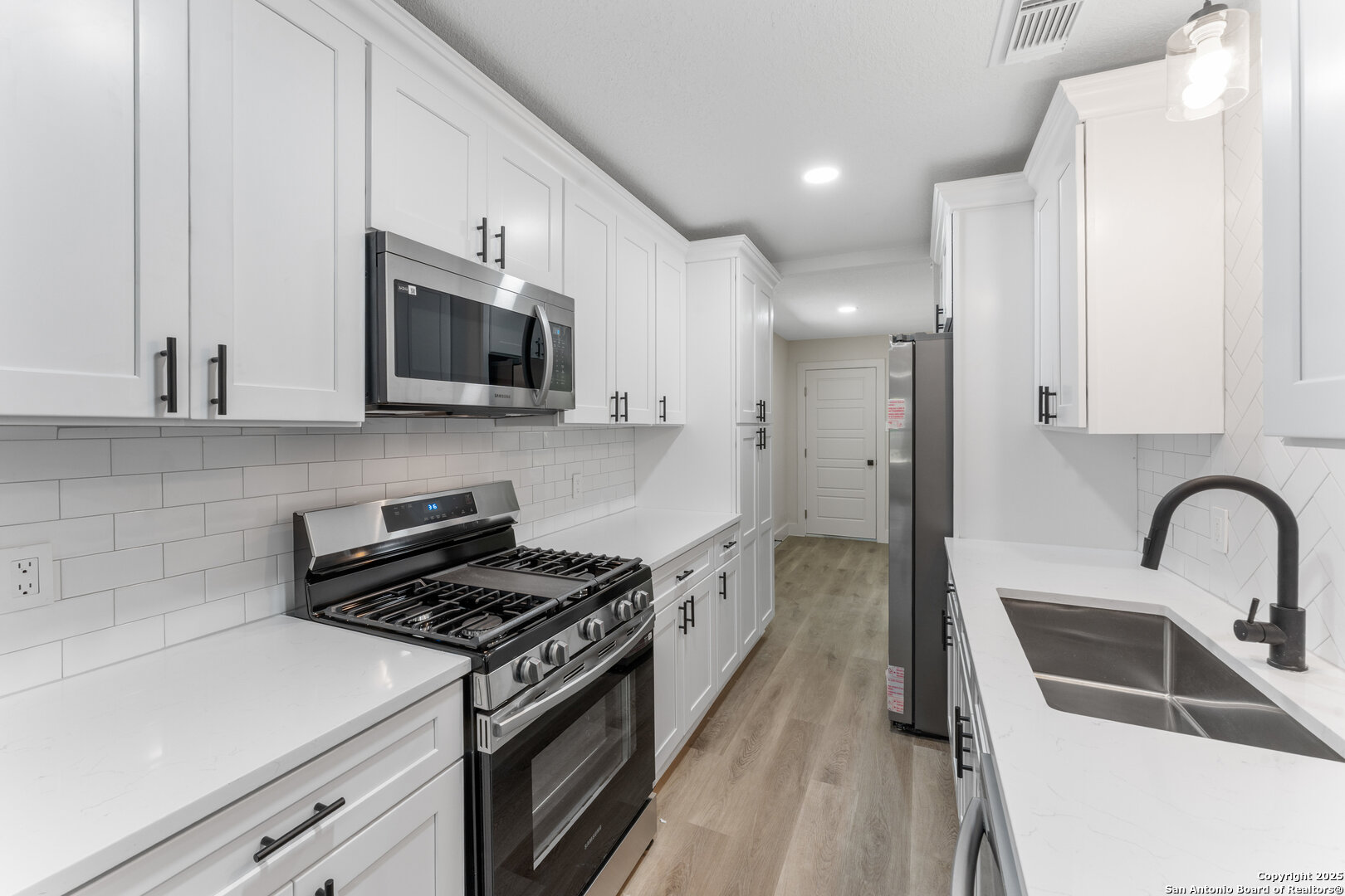 4119 Tamarak Dr