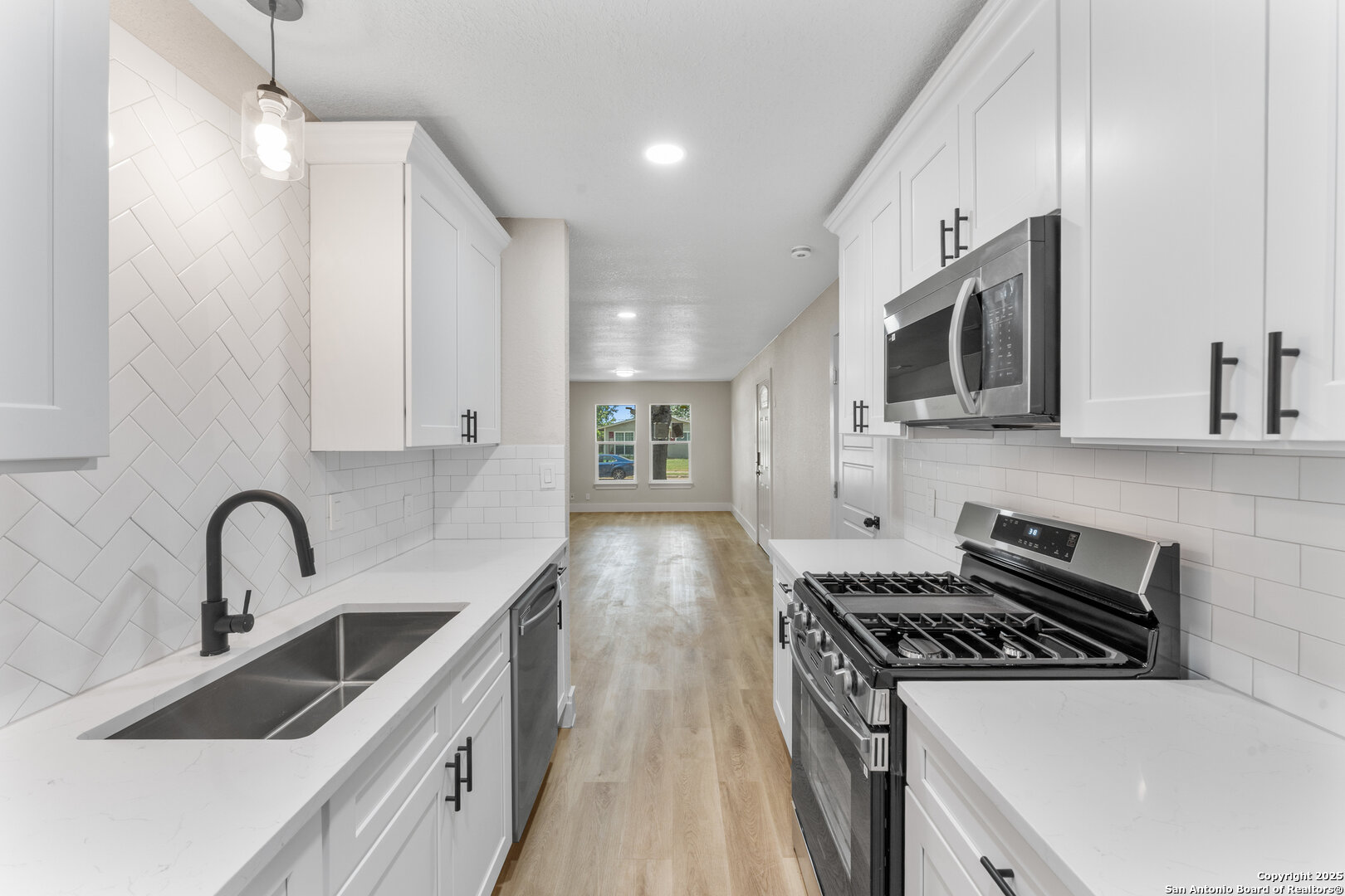 4119 Tamarak Dr