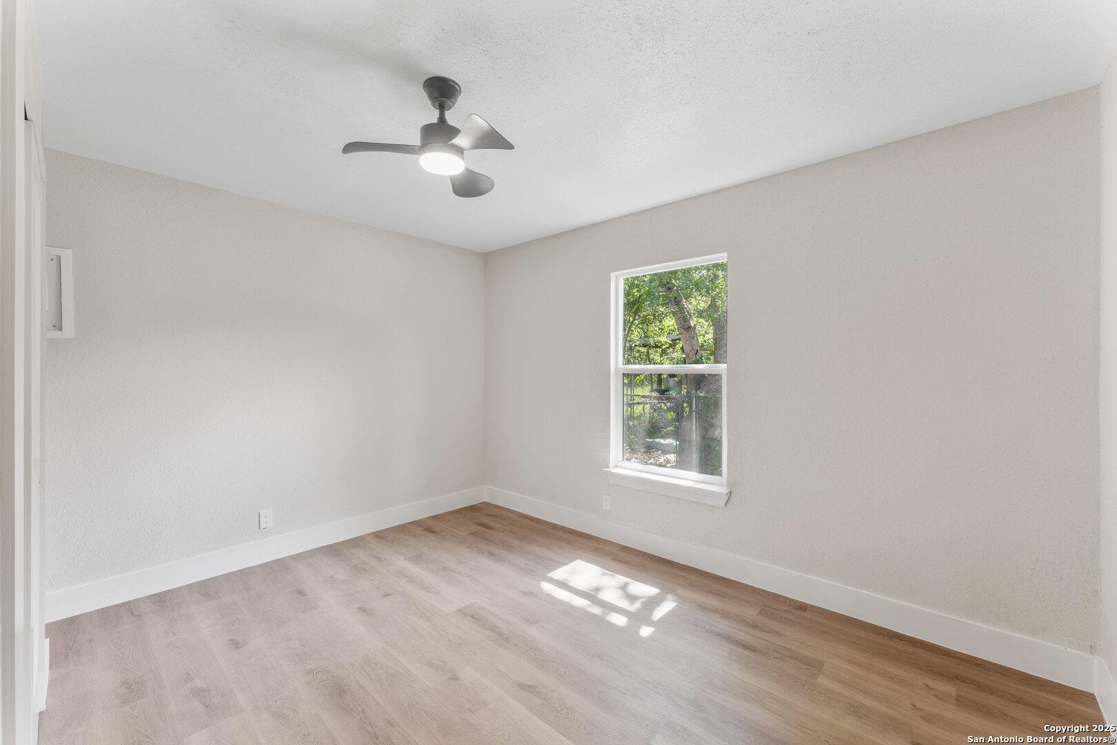 4119 Tamarak Dr