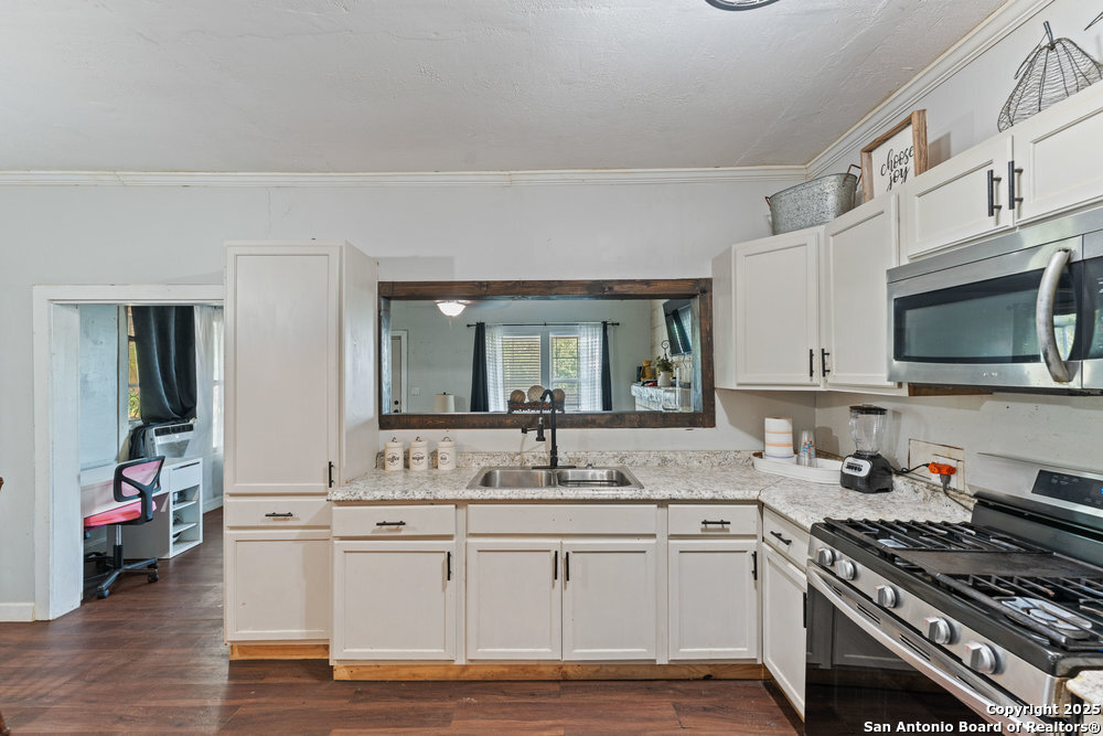 1327 W French