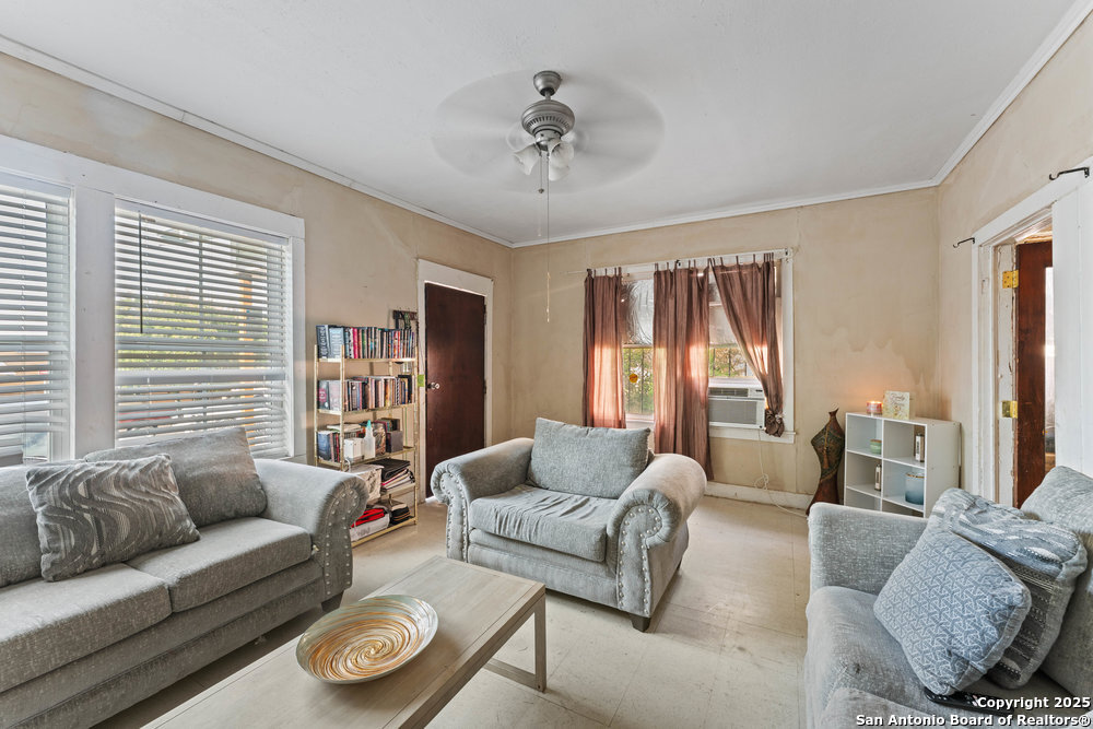 1327 W French