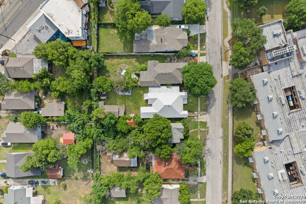 1327 W French