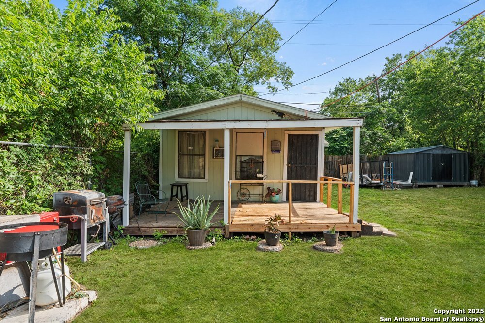 1327 W French