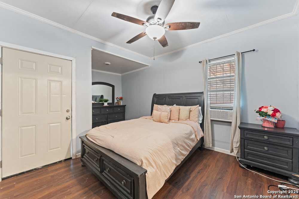 1327 W French
