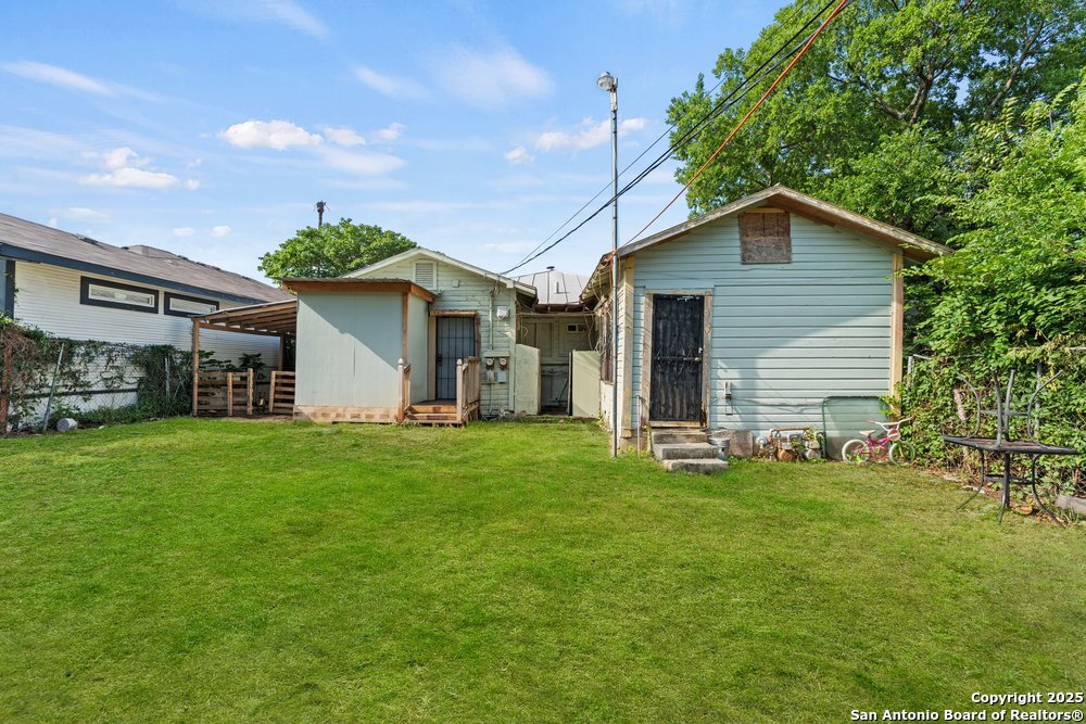1327 W French