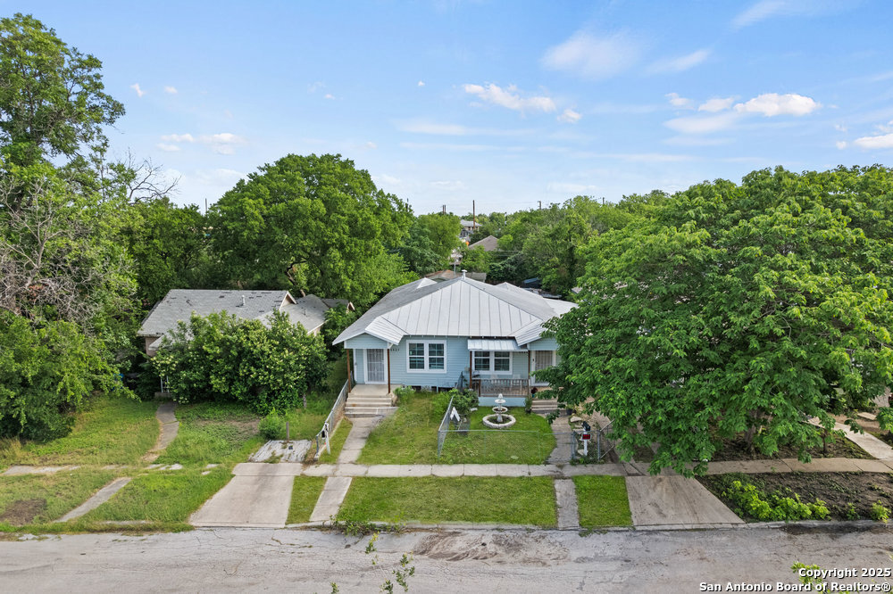 1327 W French