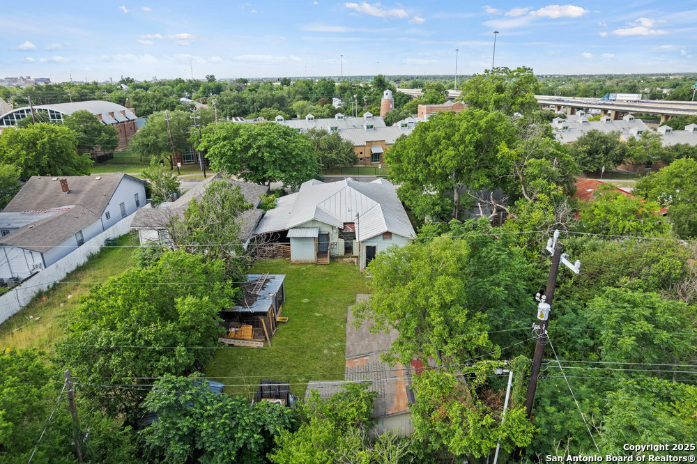1327 W French