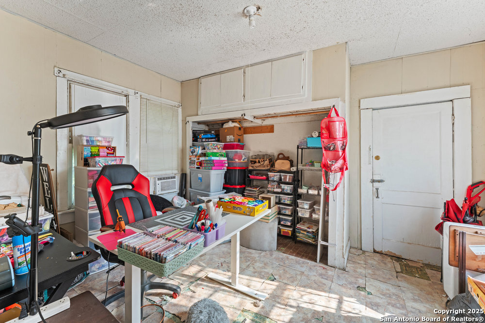 1327 W French