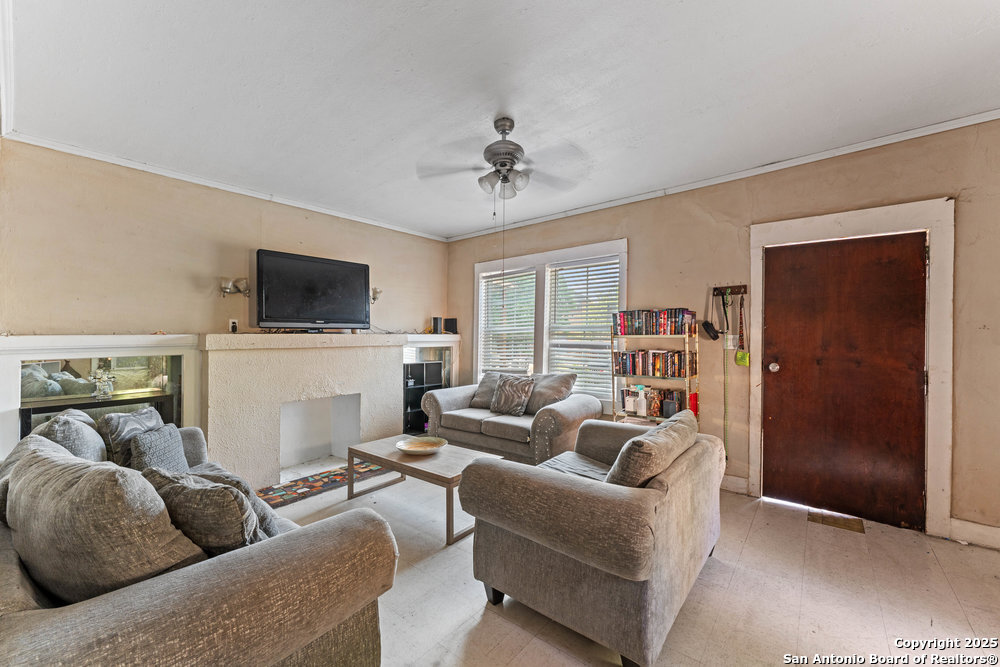 1327 W French