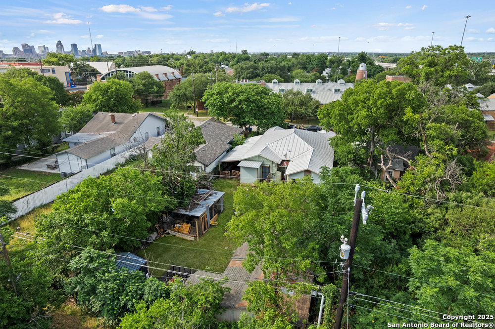 1327 W French