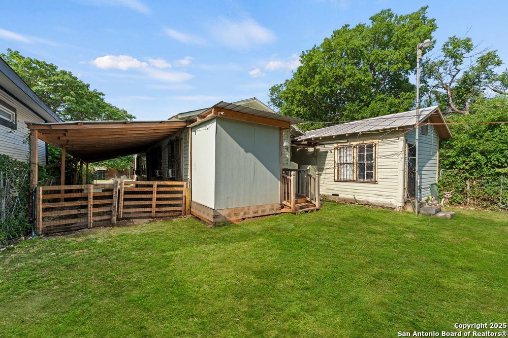 1327 W French