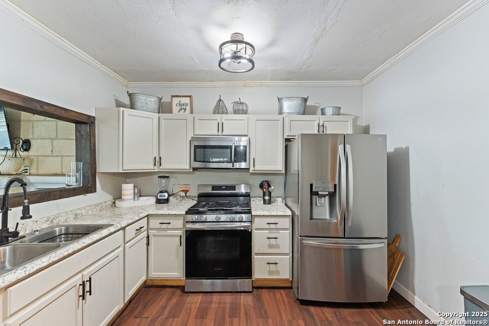 1327 W French