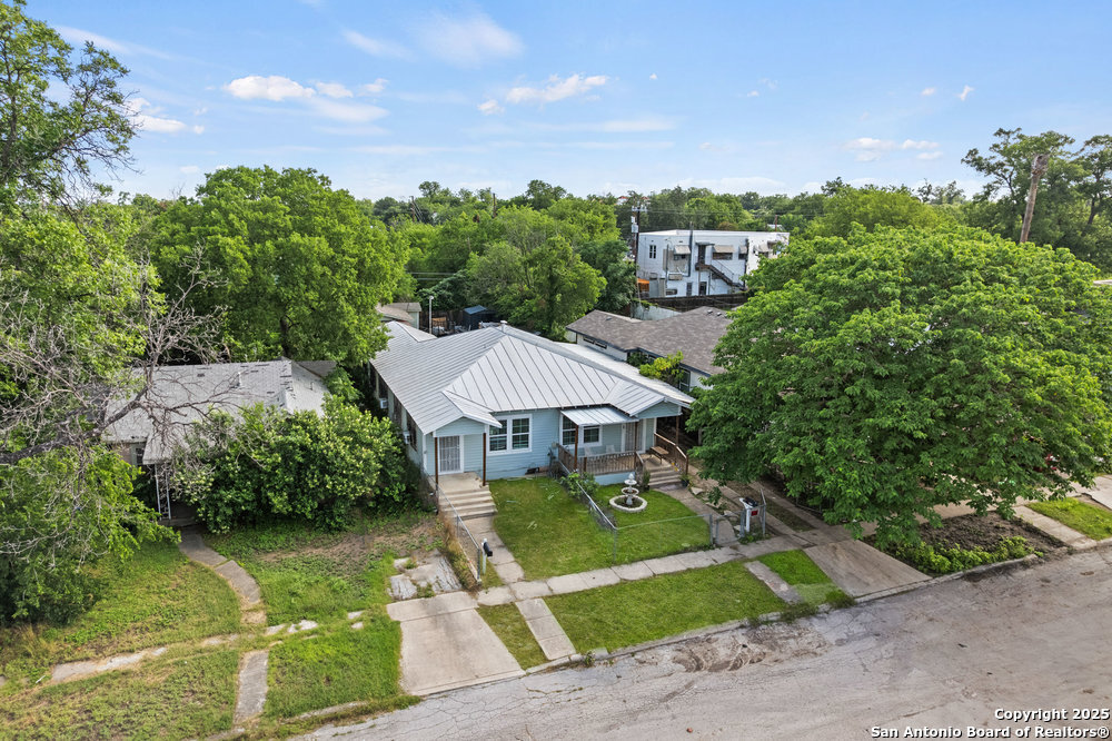 1327 W French