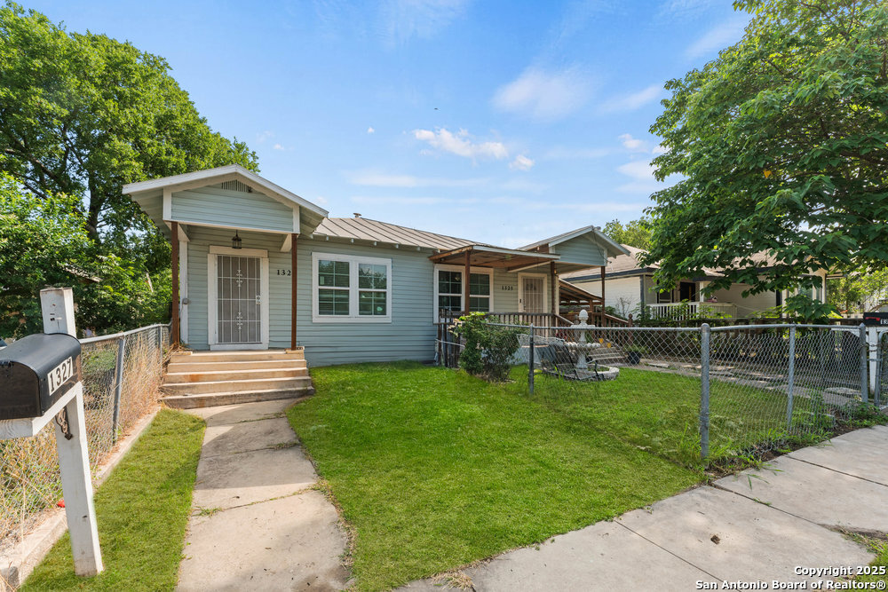 1327 W French